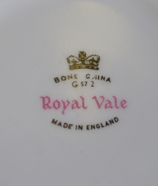 Vintage fine china saucer / plate Royal Vale G 57 2