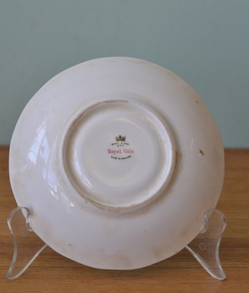 Vintage fine china saucer / plate Royal Vale G 57 2