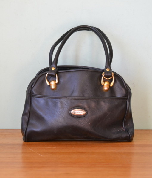 Vintage black faux Leather handbag   shoulder bag