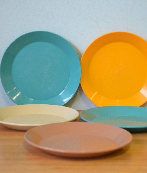 Vintage Decor  plastics plates picnic ware x 5