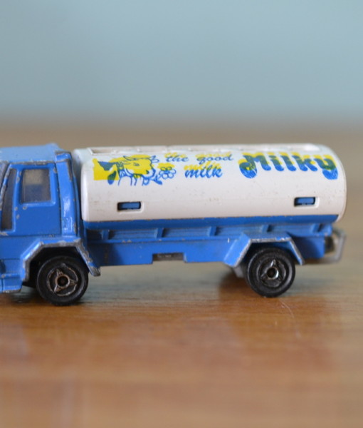 vintage dicast milk truck metal