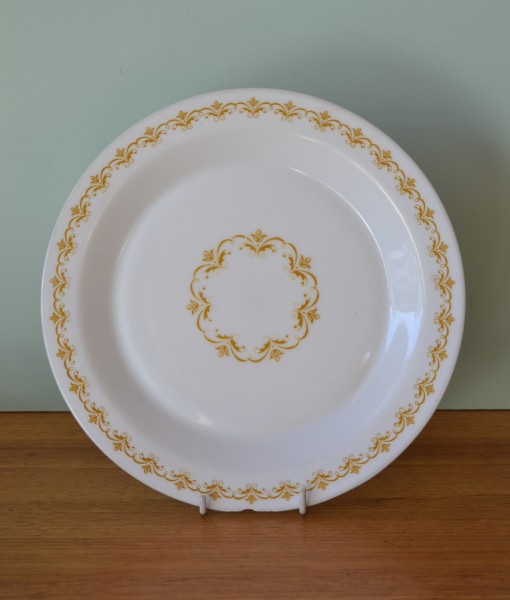 Vintage Dinner plate by Arcopal France 3195