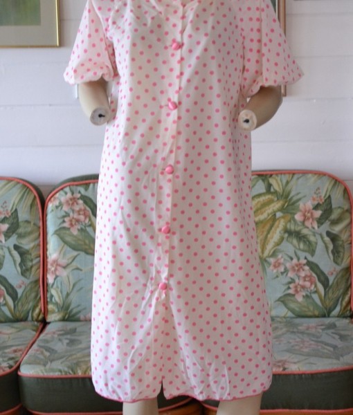 Vintage pink & white polkadot dressing gown size 12 to 14