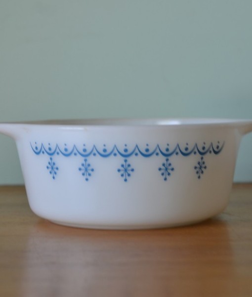 Vintage pyrex  Casserole Dish bowl no 472  No 802
