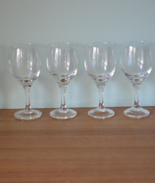 Vintage stemmed wine glasses x 8 No 872