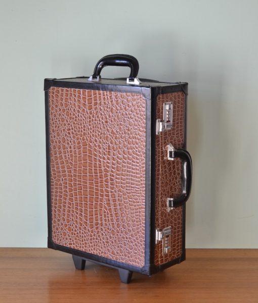Make up travel suitcase on wheels