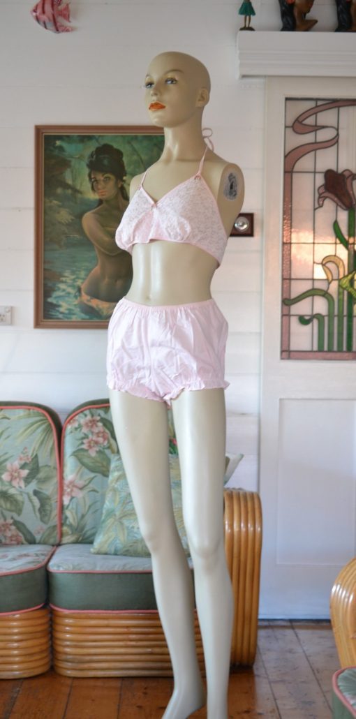 Vintage Women's pink Lingerie bra and pants Avon 1970's brand new size 8-10