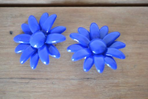 Vintage 1980s blue flower earings clip on
