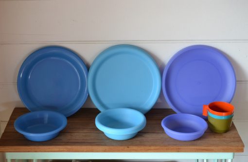 Vintage blue purple plastic picnic plates and cups picnicware