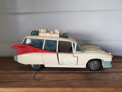 Vintage Ecto-1 Ghostbuster car 1984 Kenner action toy -poor condition!